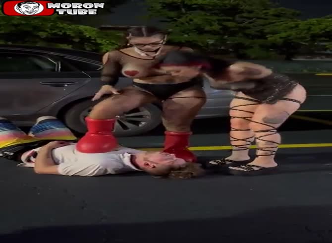 Video :Feeling embarrassed by women with large tits in a parking lot